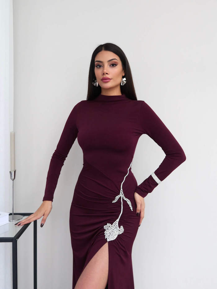 Yırtmaçlı Taş Aksesuarlı Uzun Elbise