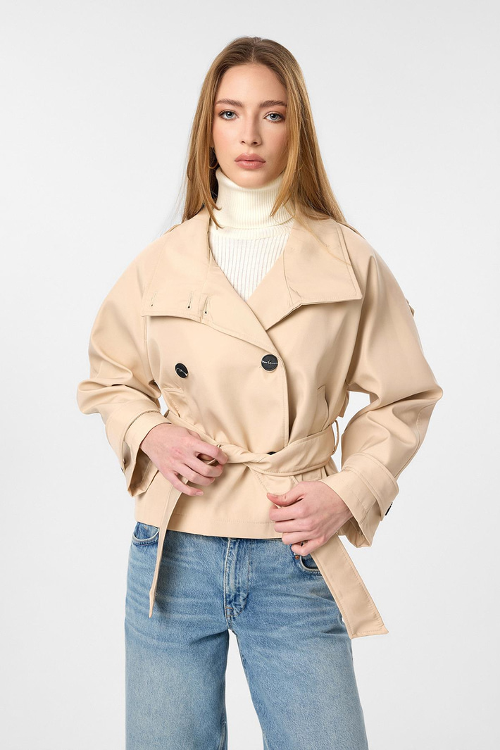 Geniş Yakalı Kısa Trençkot