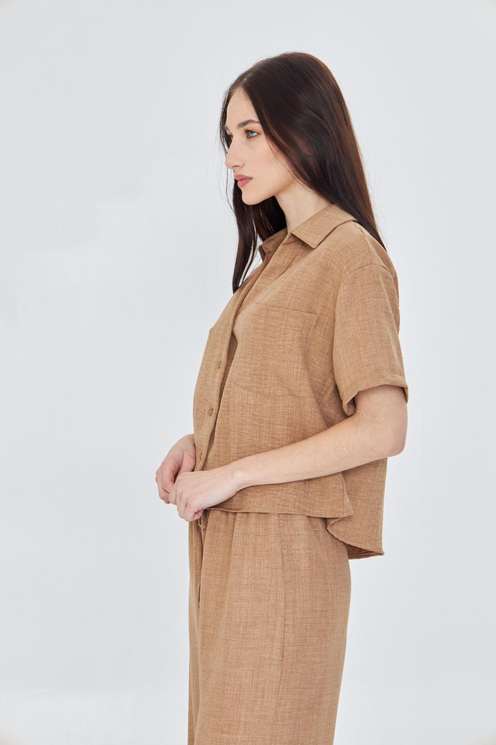 Önü Cepli Kısa Keten Görünümlü Gömlek 