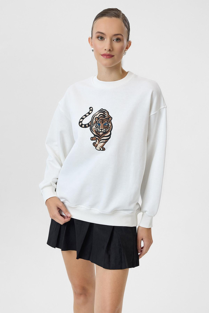 Kaplan Nakışlı Arkası Baskılı Sweatshirt