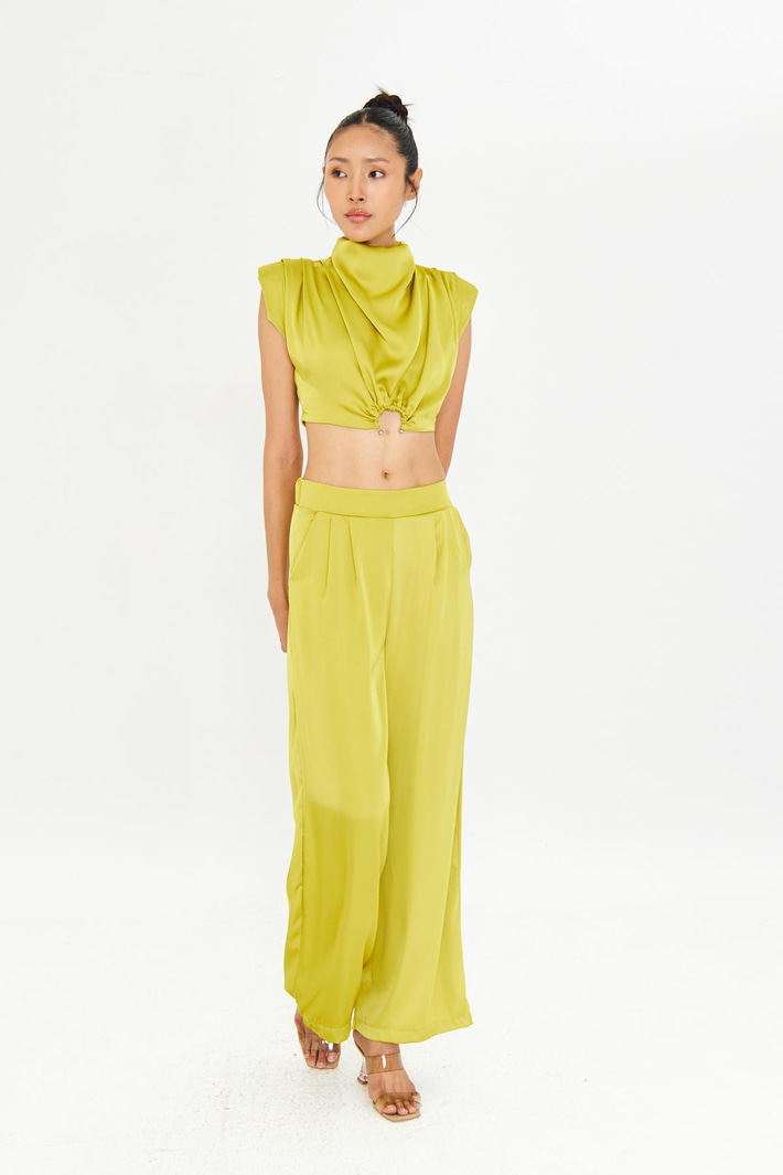 Halka Detaylı Pileli Saten Bluz - Yağ Yeşili