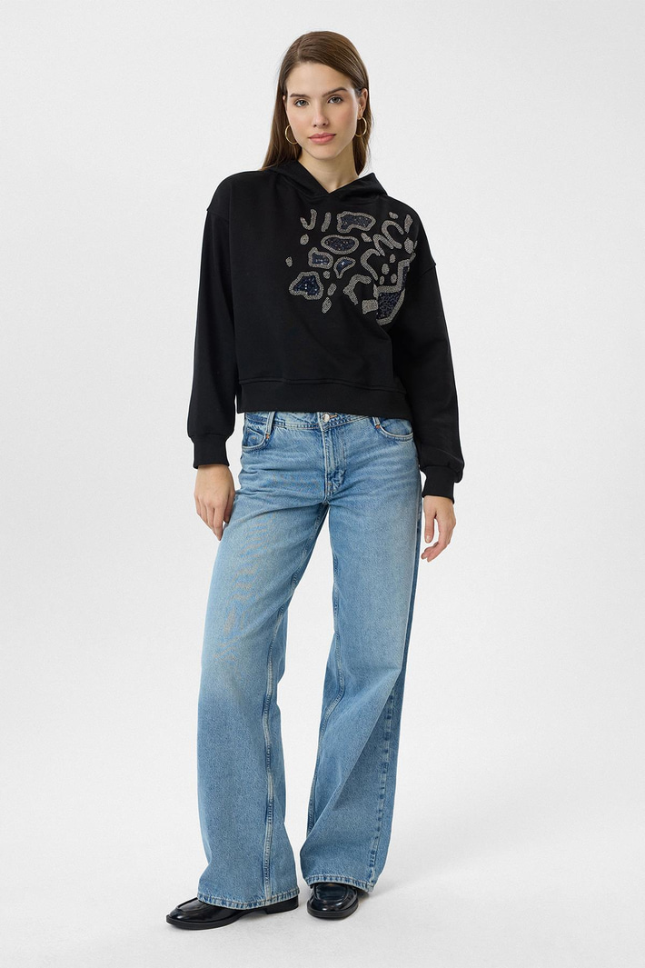 Kapüşonlu Boncuk Nakışlı Crop Sweatshirt