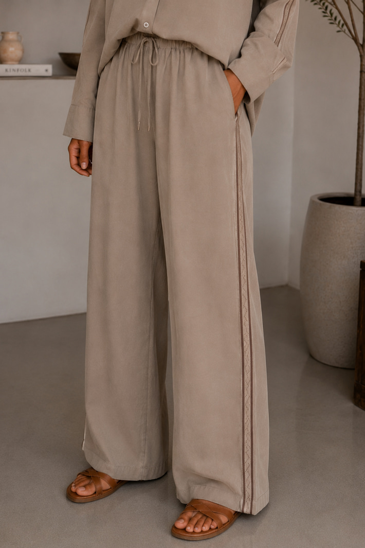 Şerit Detaylı Pantolon