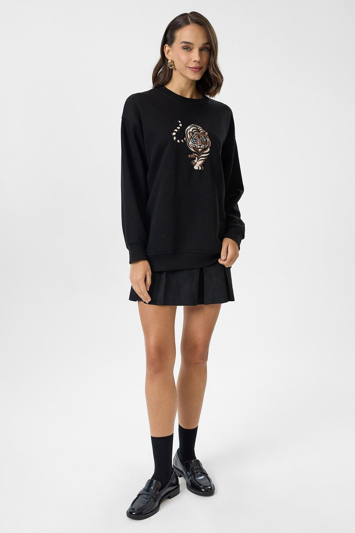 Kaplan Nakışlı Arkası Baskılı Sweatshirt