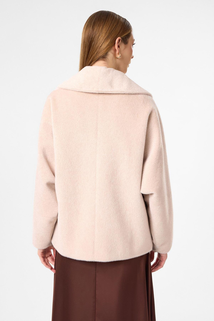 Şal Yaka Tüylü Yüzeyli Kaban