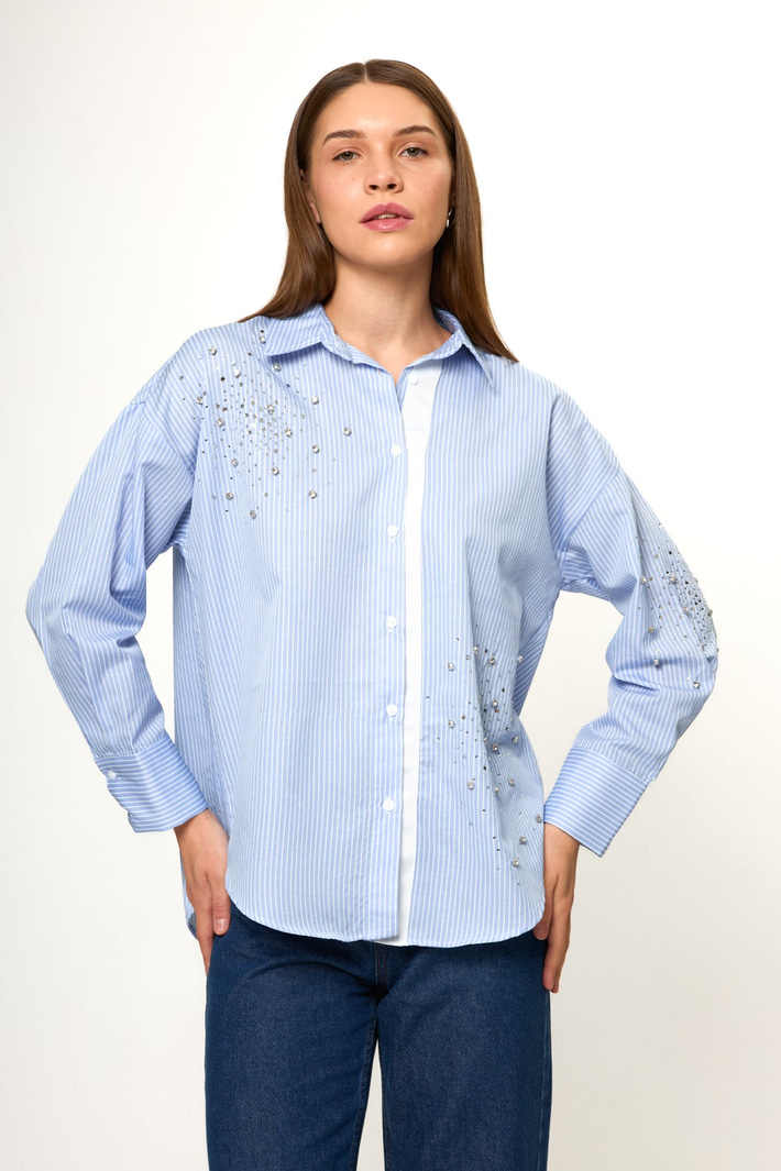 Kolu ve Önü Taşlı Çizgili Poplin Gömlek