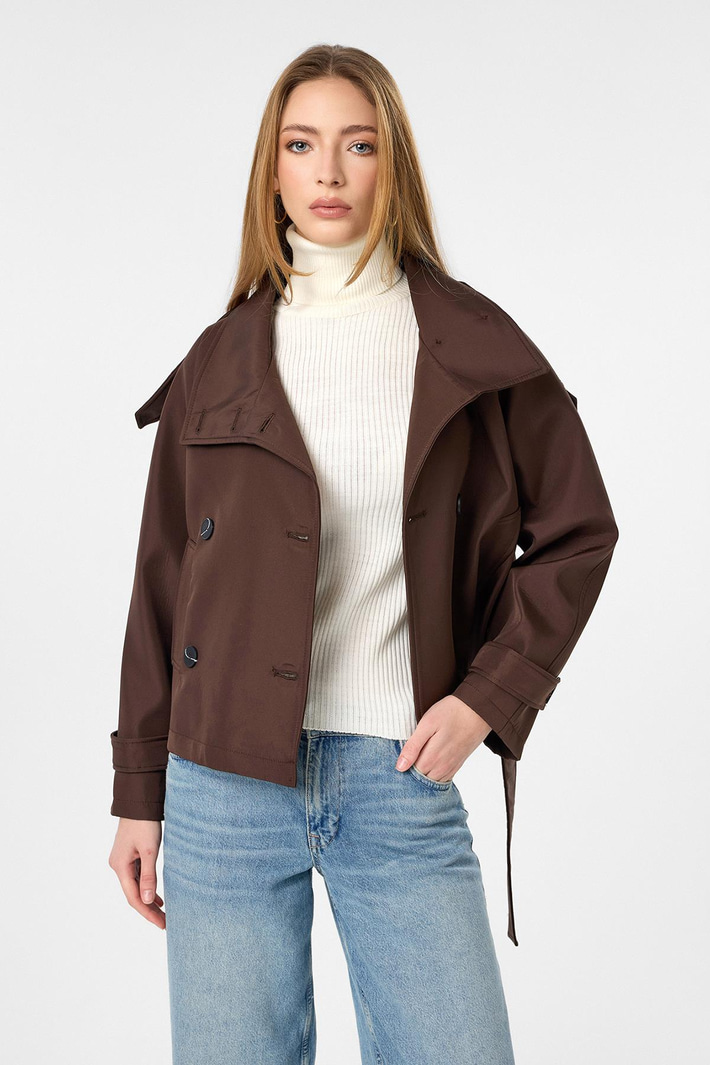 Geniş Yakalı Kısa Trençkot