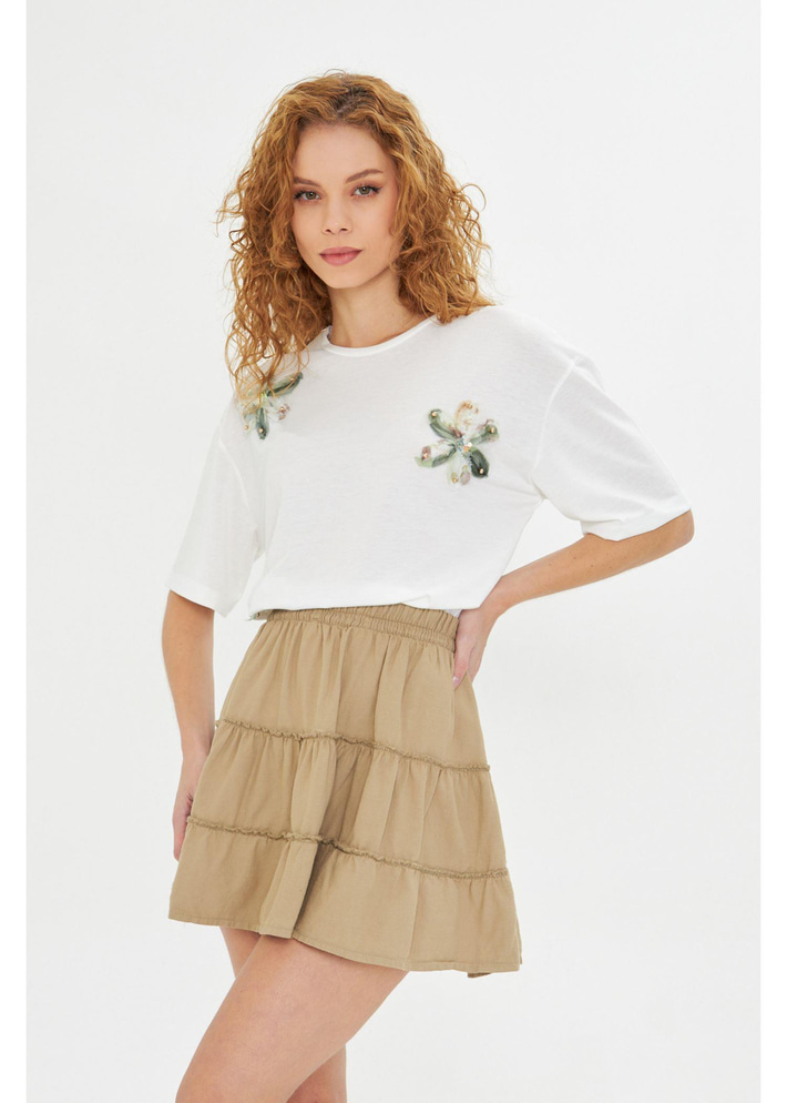Çiçek İşlemeli T-Shirt