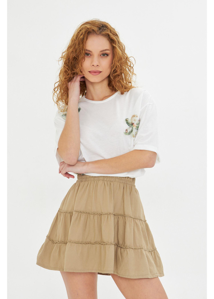 Çiçek İşlemeli T-Shirt