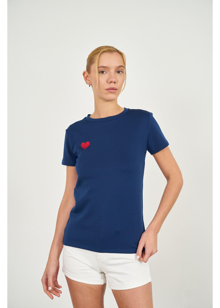 Kalp Nakışlı Kısa Kol Modal T-Shirt