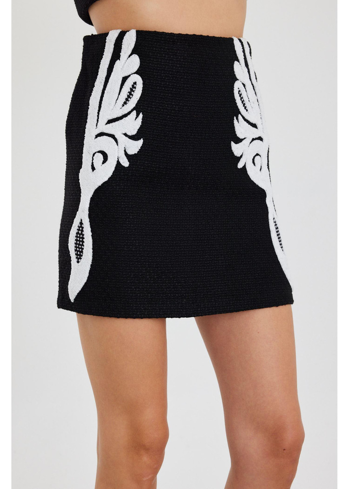Nakışlı Mini Etek