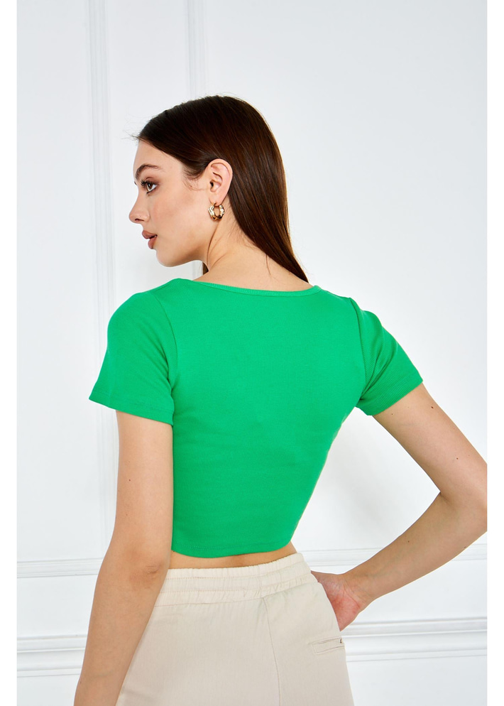 Önü Düğme Detaylı Crop T-Shirt