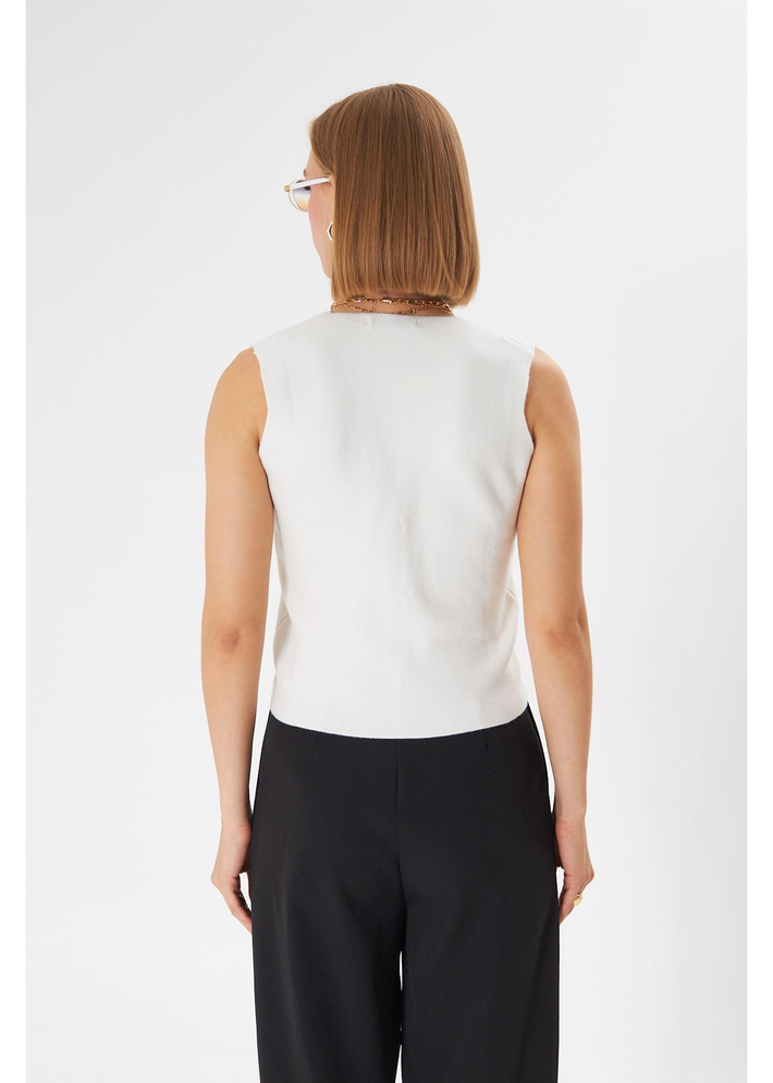 Önü Düğmeli Örgü Yelek 