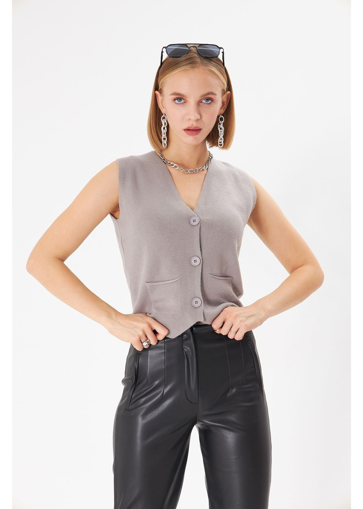 Önü Düğmeli Örgü Yelek 