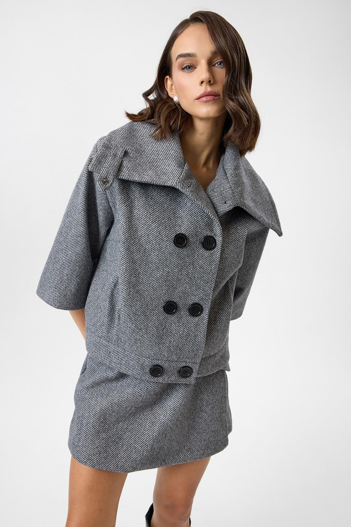 Pili Detaylı Diyagonel Kaşe Ceket