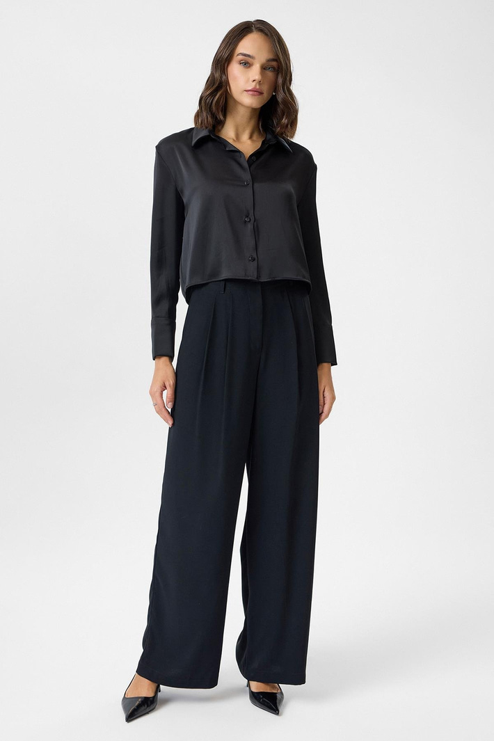 Geniş Manşetli Kısa Saten Gömlek