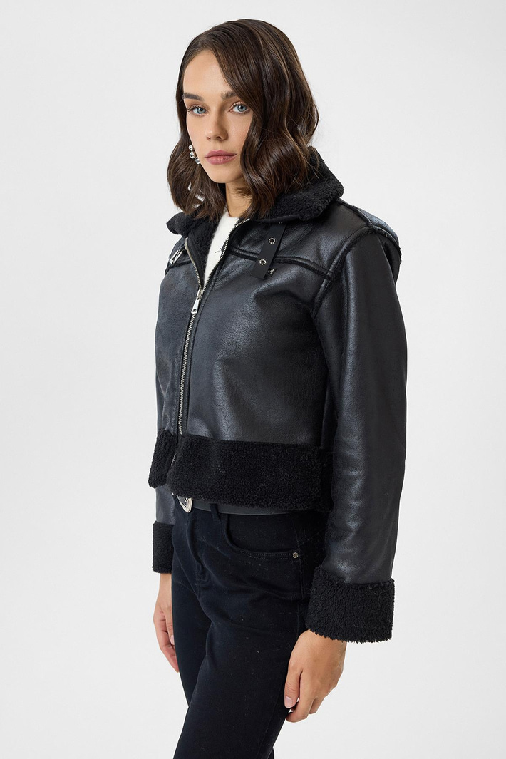 Arma Detaylı Peluş Mont