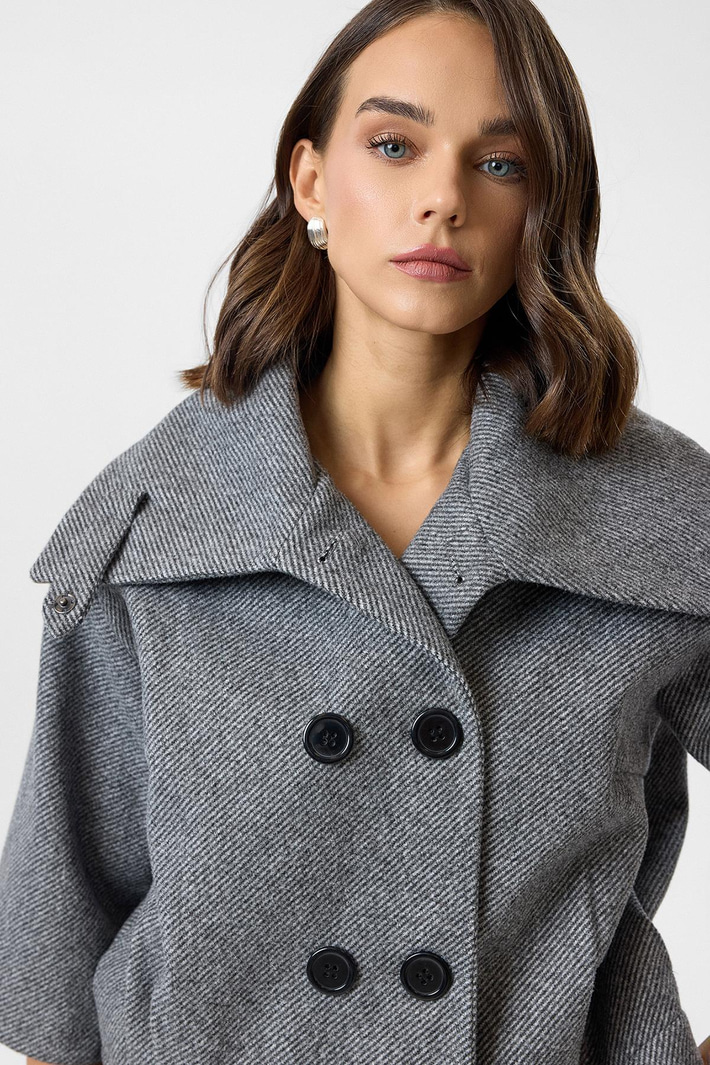 Pili Detaylı Diyagonel Kaşe Ceket