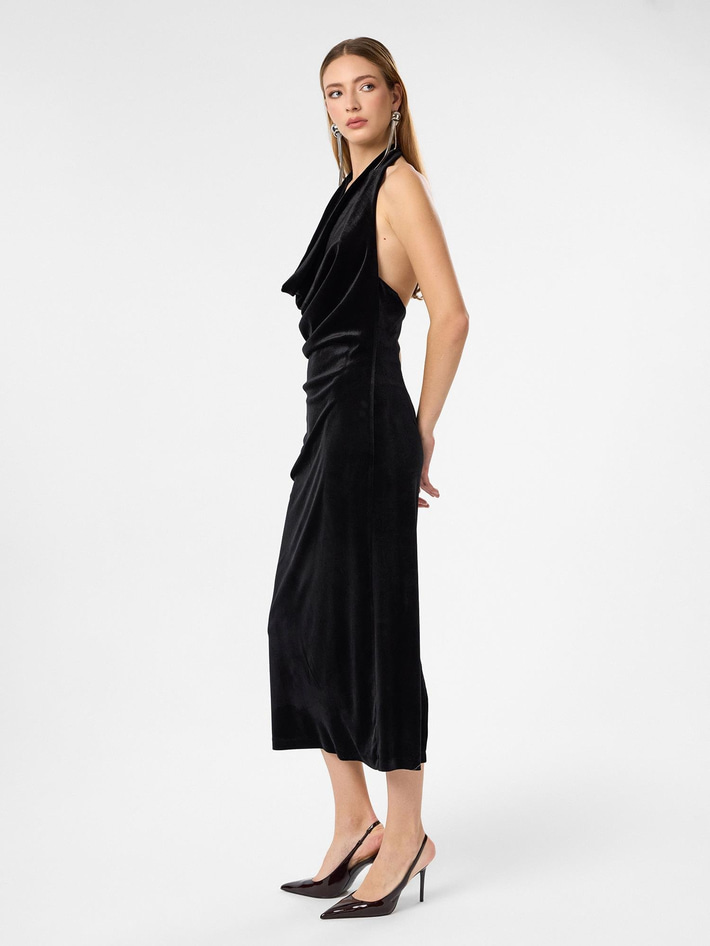 Degaje Yaka Sırt Dekolteli Siyah Elbise 