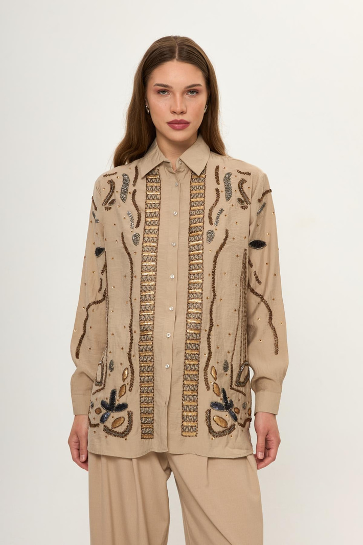 Pul ve Boncuk İşlemeli Oversize Gömlek