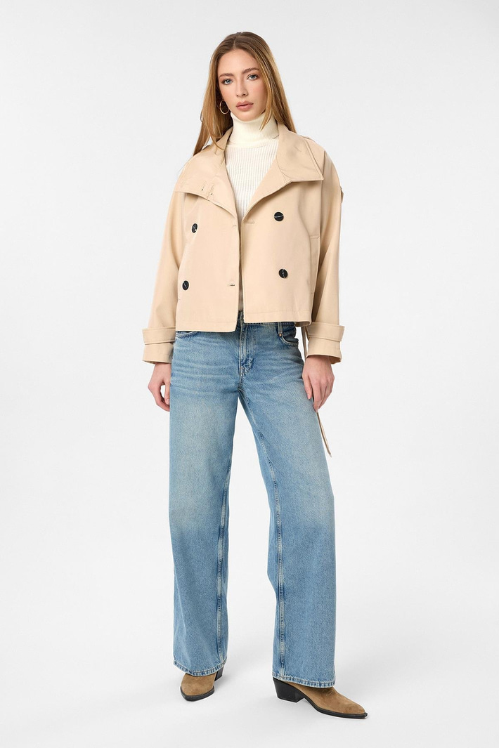 Geniş Yakalı Kısa Trençkot