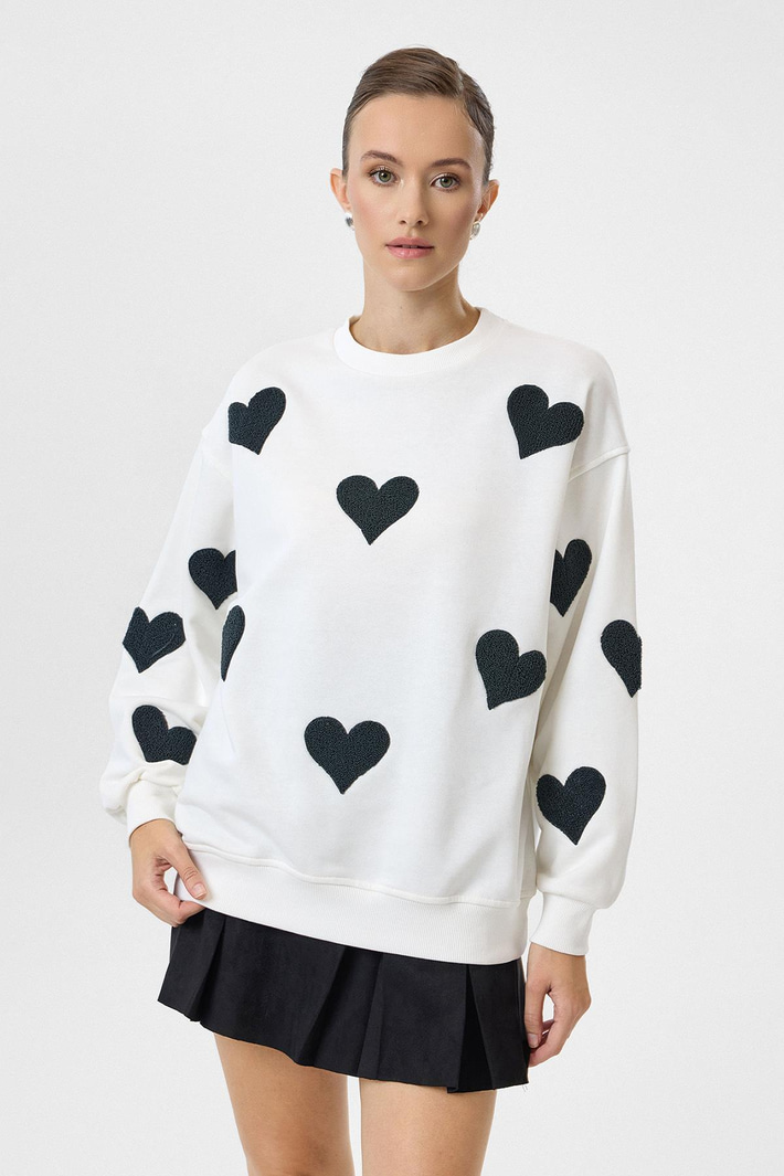 Kalp Nakışlı Sweatshirt