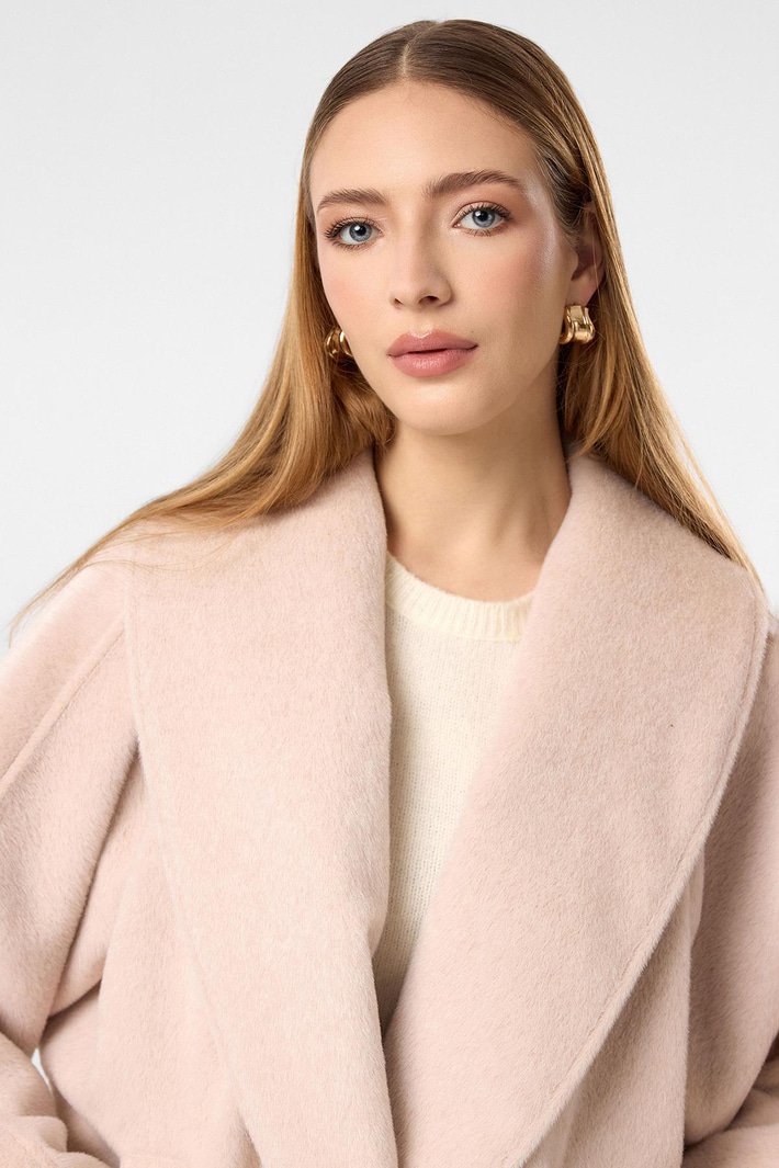 Şal Yaka Tüylü Yüzeyli Kaban