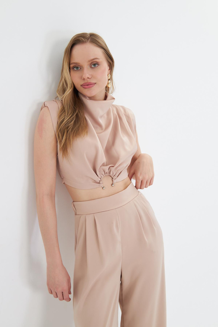 Halka Detaylı Pileli Saten Bluz 