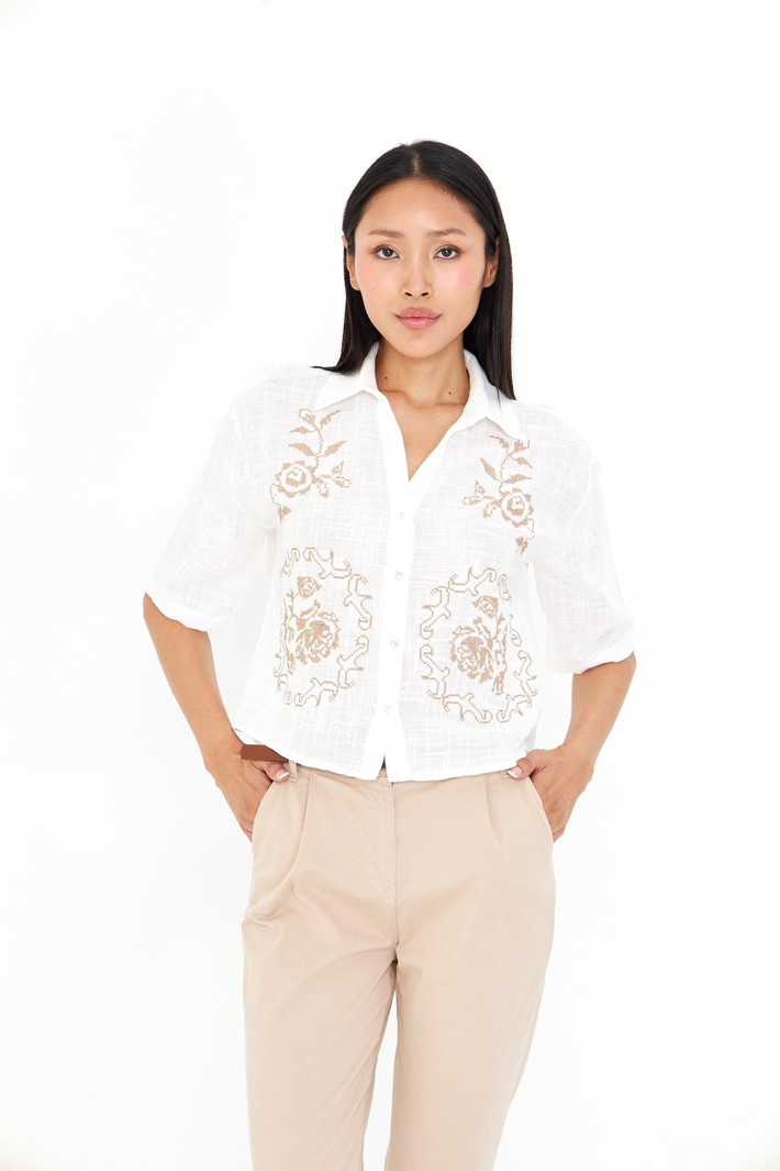 Nakışlı V Yaka Kısa Kol Keten Görünümlü Gömlek 