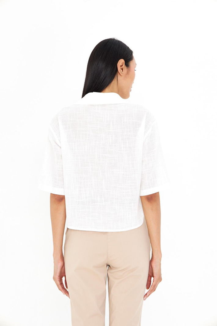 Nakışlı V Yaka Kısa Kol Keten Görünümlü Gömlek 