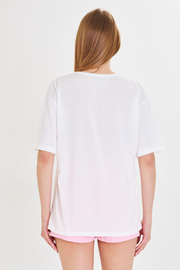 V Yaka Çoklu Kalp Baskılı T-Shirt