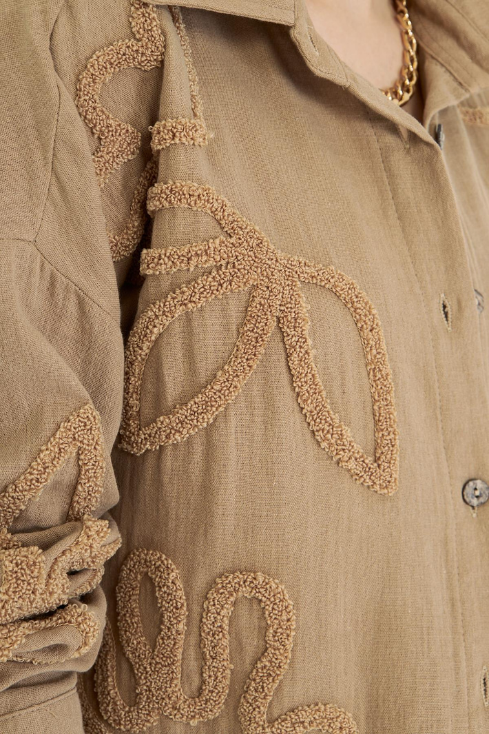 Yaprak Nakışlı Müslin Gömlek 