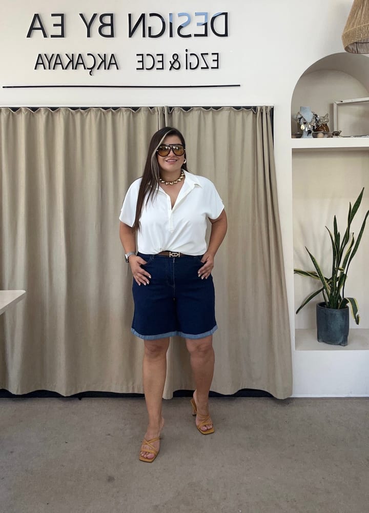 5210-Koyu Mavi Paça Katlamalı Denim Şort