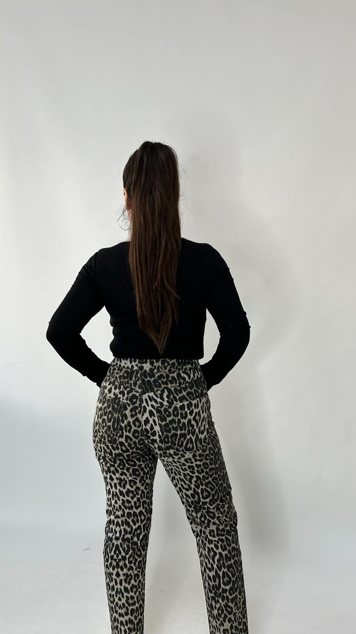 Leopar Boru Paça Jean