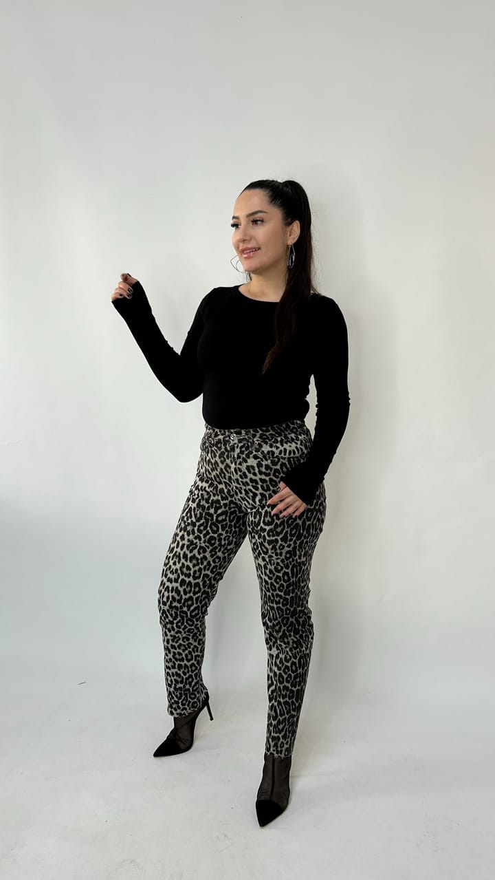 Leopar Boru Paça Jean