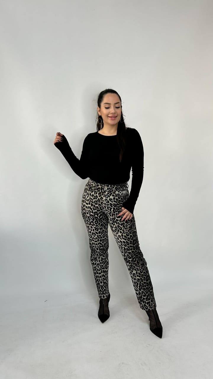 Leopar Boru Paça Jean
