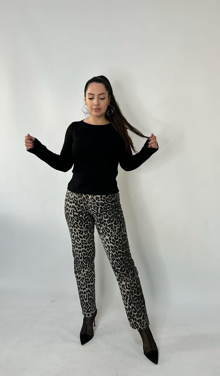 Leopar Boru Paça Jean