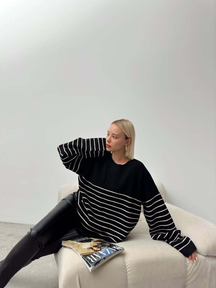 Crew Neck Striped Casual Knit Sweater BLACK 8238
