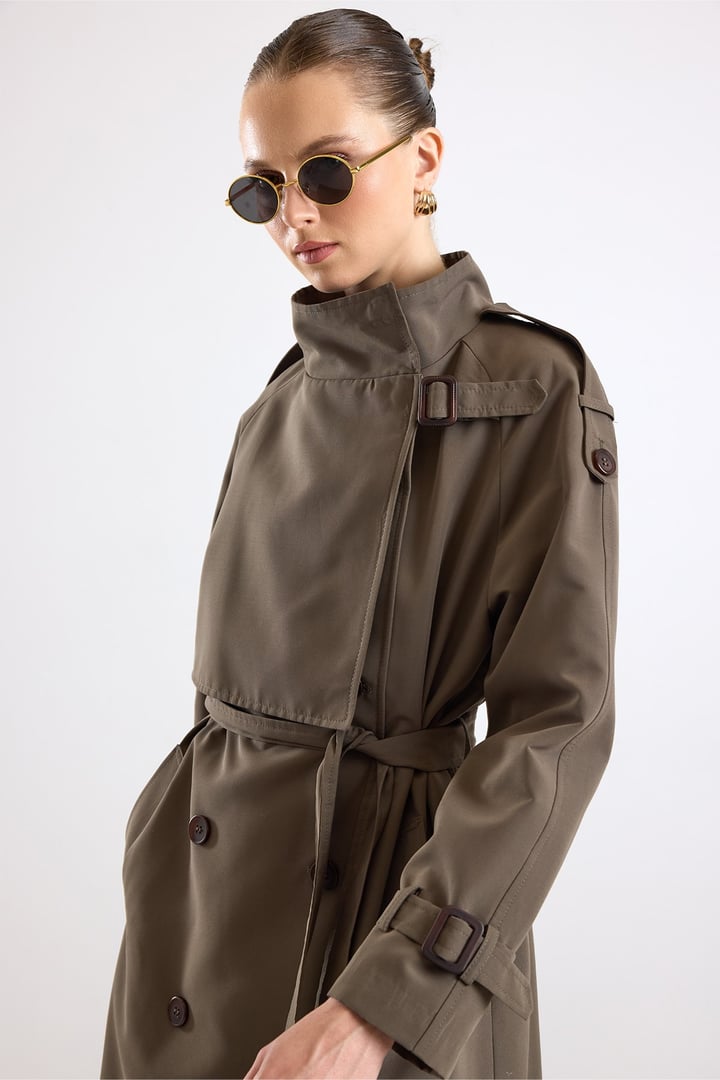 Dik Yaka Pelerin ve Pat Detaylı Oversize Su İtici Özellikli Trençkot HAKİ 6892
