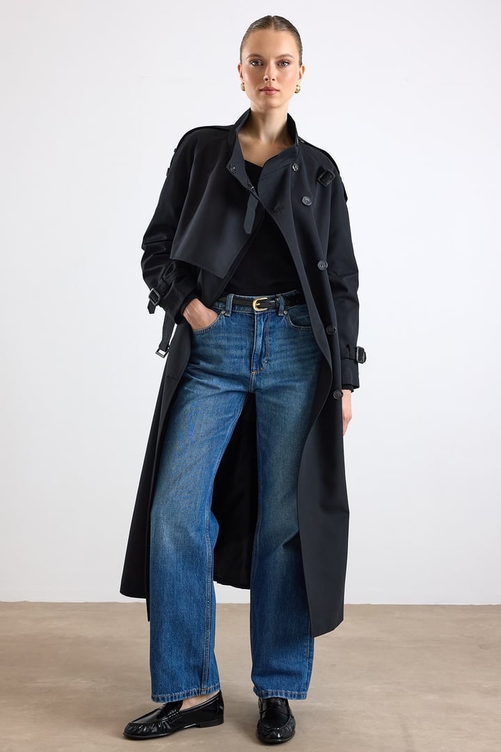 Dik Yaka Pelerin ve Pat Detaylı Oversize Su İtici Özellikli Trençkot SİYAH 6892