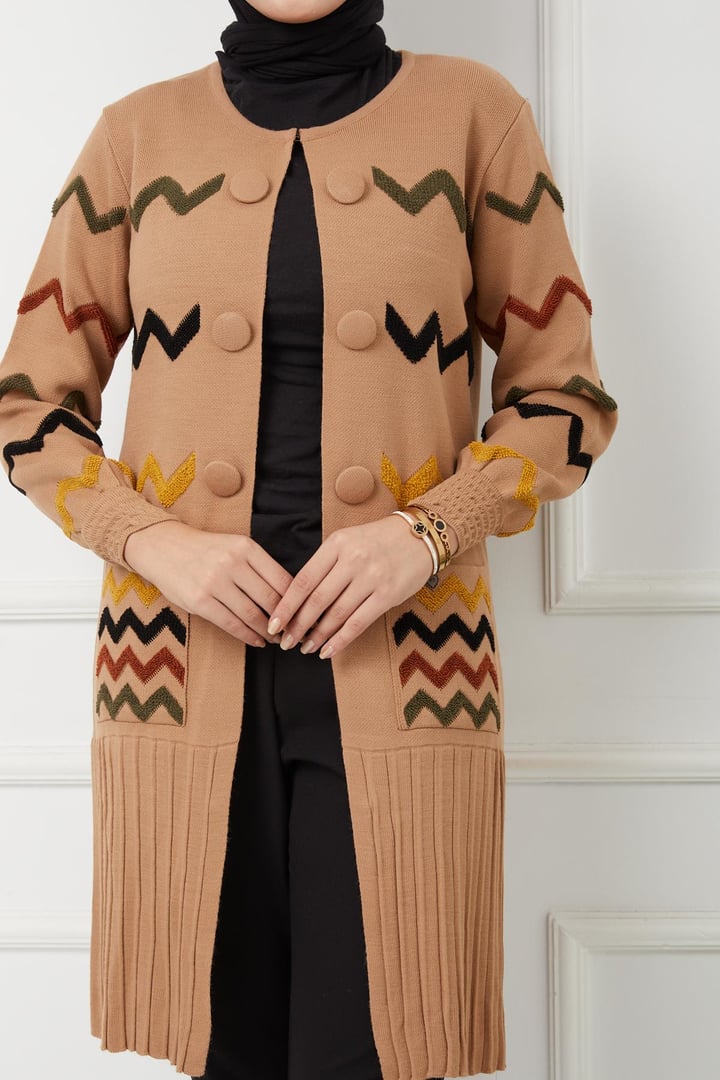 Düğme Aksesuarlı Zigzag Desenli Triko Hırka KAMEL 8194