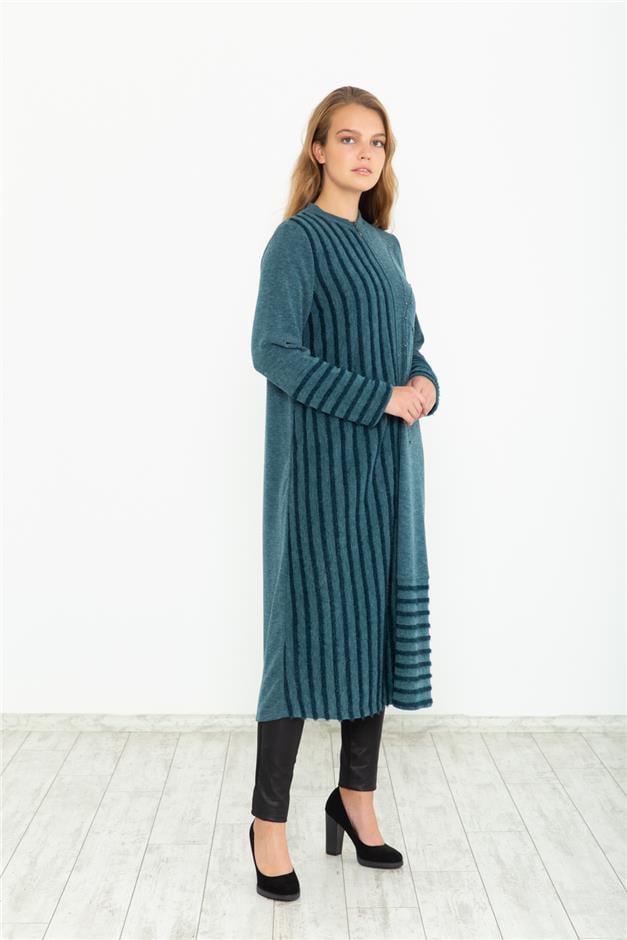 FERMAURLI ÇİZGİ DESENLİ TRİKO HIRKA PETROL 8157