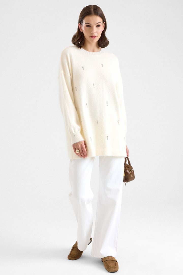 Taş Detaylı Soft Kumaş Oversize Triko Kazak EKRU 8290