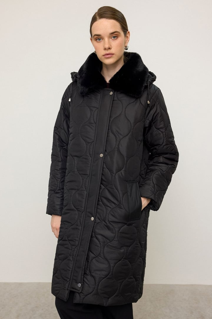 Quilted Coat with Detachable Hood and Zipper Closure, Fur Collar BLACK 6784