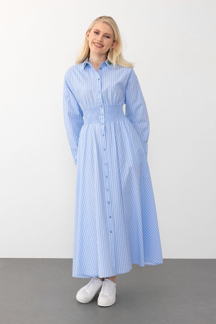 Yakası Taşlı Beli Lastikli Çizgili Poplin Elbise AÇIK MAVİ 9292-E