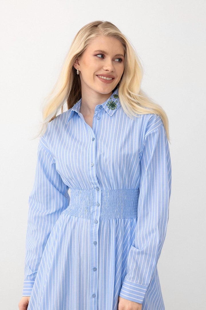 Yakası Taşlı Beli Lastikli Çizgili Poplin Elbise AÇIK MAVİ 9292-E