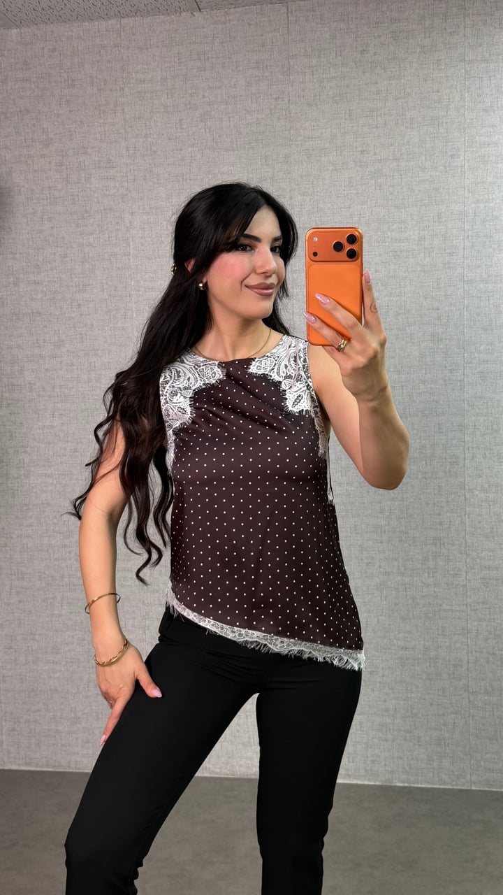 Bely Kahverengi Dantel Detaylı Puantiyeli Saten Bluz