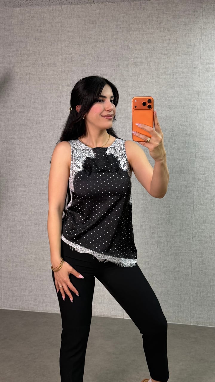 Bely Siyah Dantel Detaylı Puantiyeli Saten Bluz