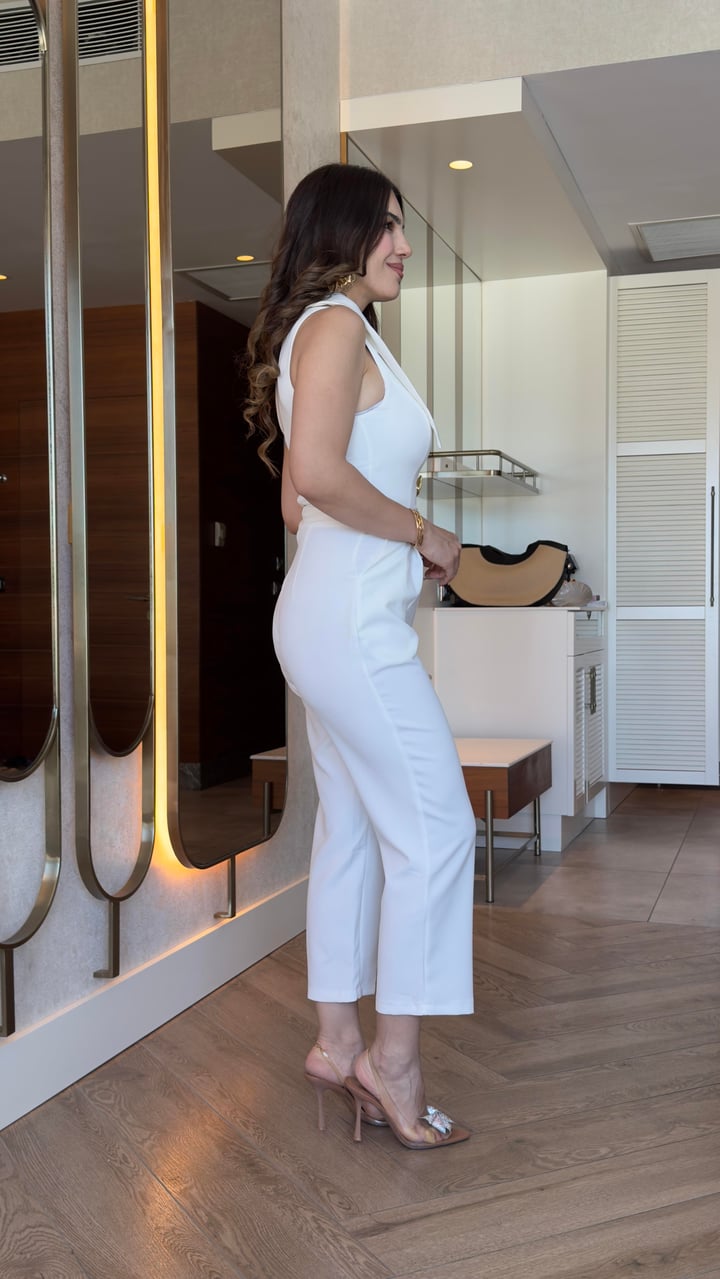 Cesika Beyaz Geniş Yakalı Gold Düğmeli Tulum