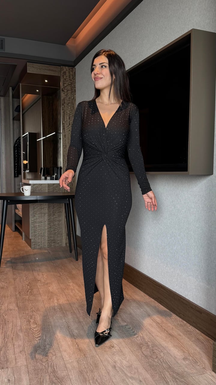 Chloe Siyah Taşlı Yırtmaç Detaylı Elbise